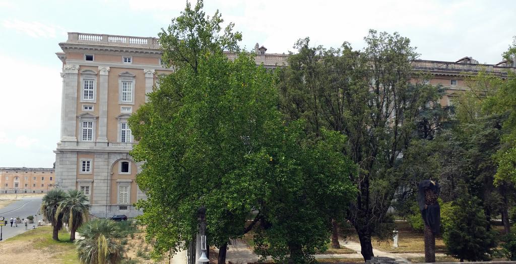 L'Insolita Reggia Caserta Zewnętrze zdjęcie