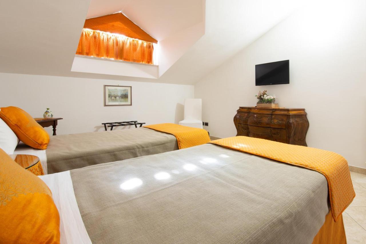 L'Insolita Reggia Caserta Zewnętrze zdjęcie