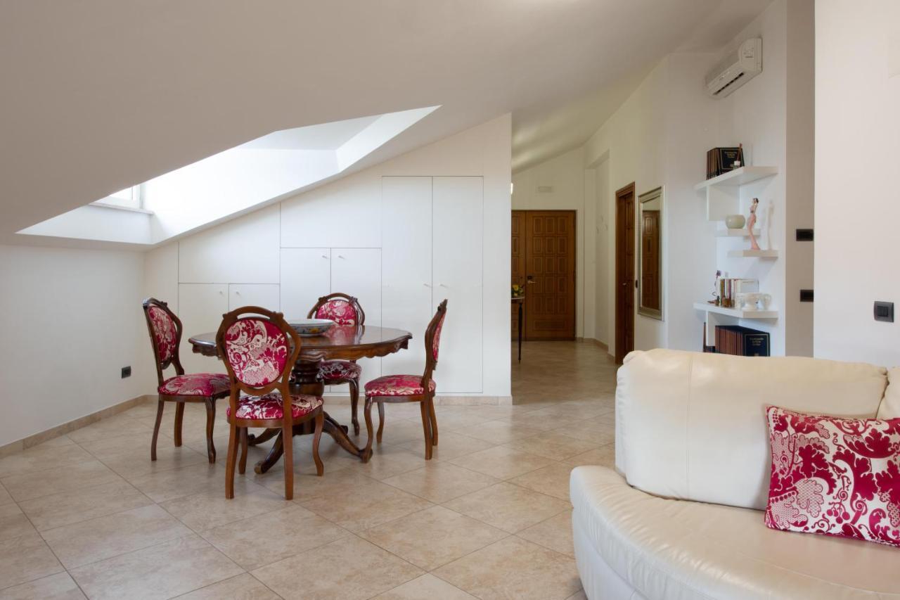 L'Insolita Reggia Caserta Zewnętrze zdjęcie